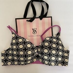 Victorias Secret Wireless Angels Secret Embrace Push Up Bra Size 36B